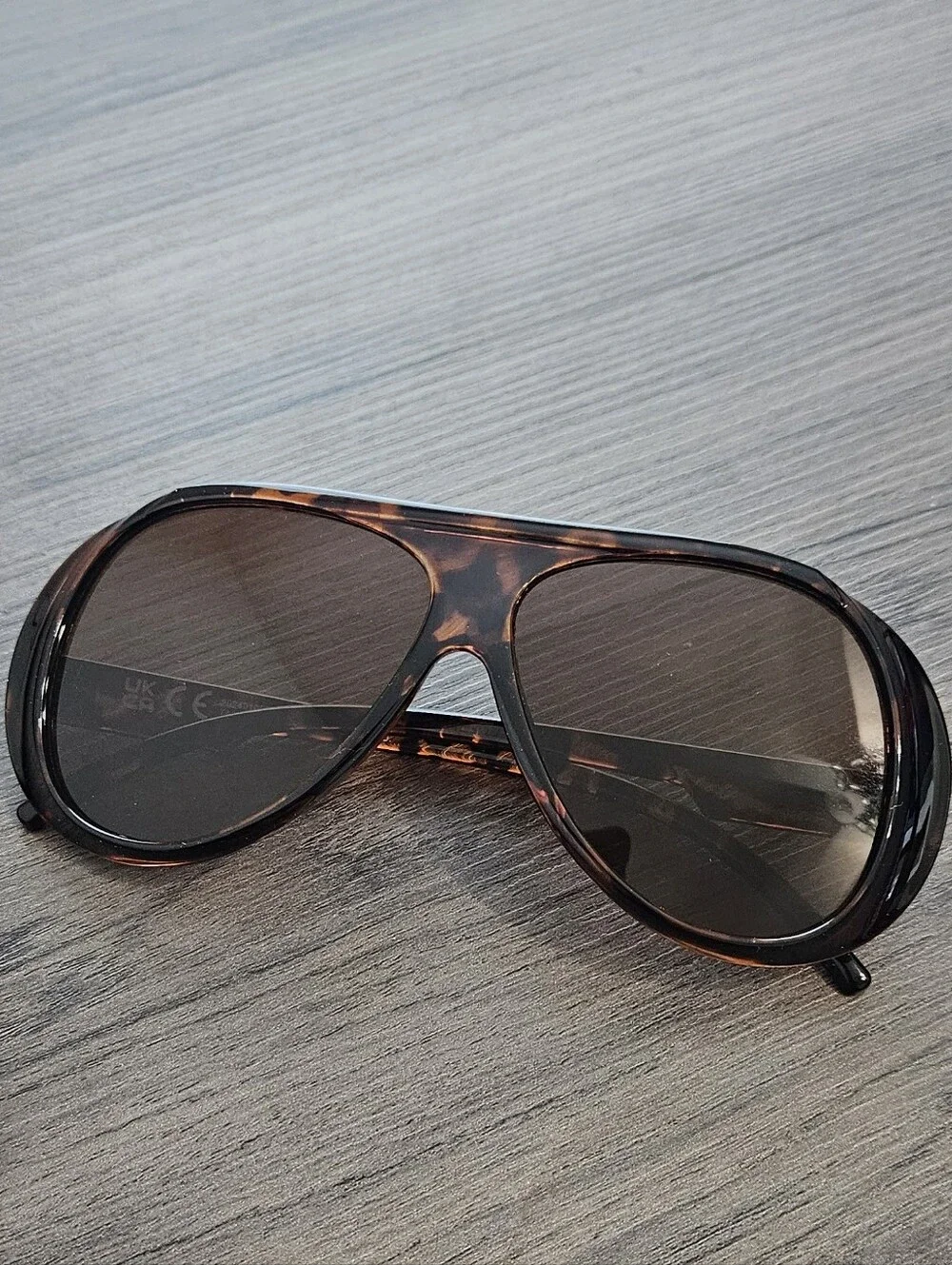 Vintage Aviator Sunglasses Tortoise Tinted Lens Pouch Case and Cleaning Cloth